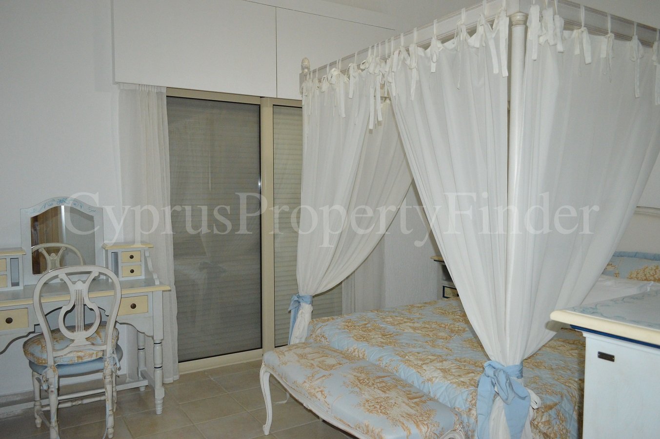 Seven Bedroom Beachfront Superb Villa in Coral Bay