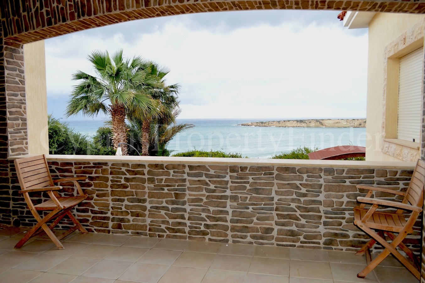 Seven Bedroom Beachfront Superb Villa in Coral Bay