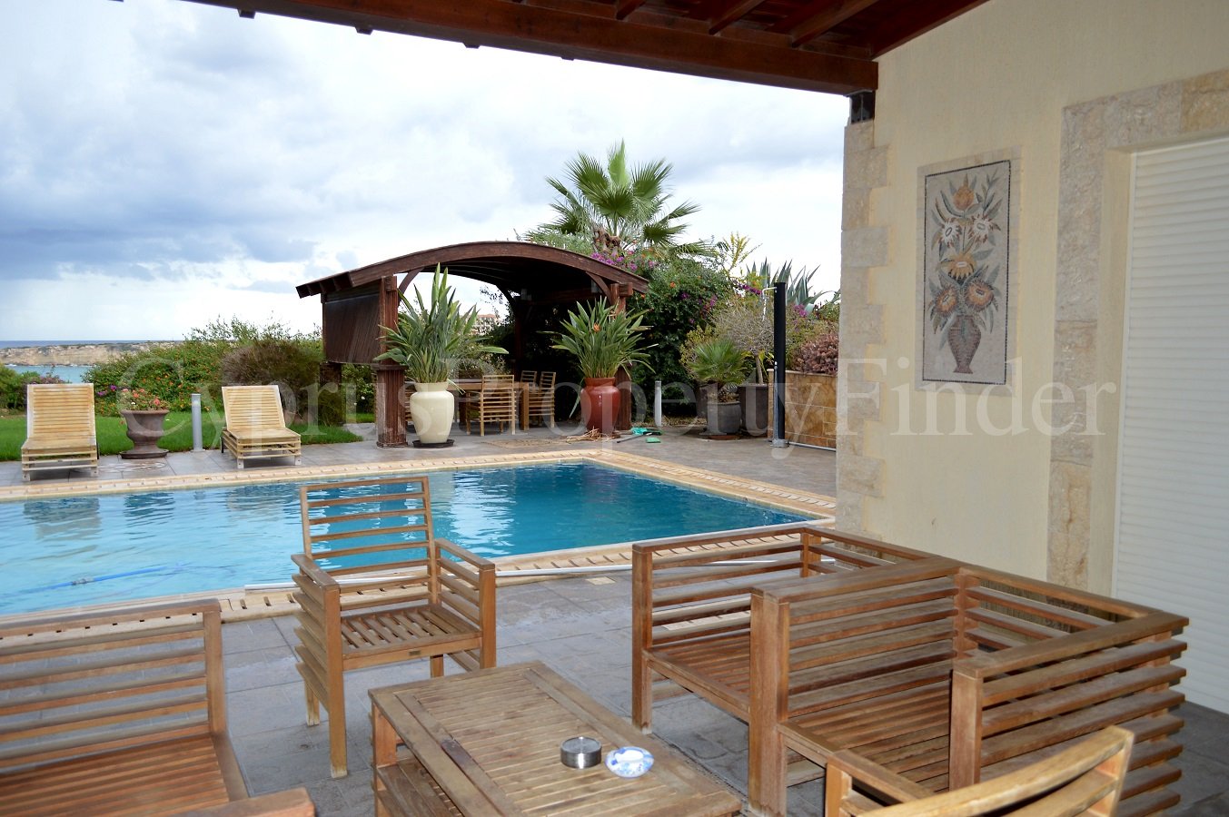 Seven Bedroom Beachfront Superb Villa in Coral Bay