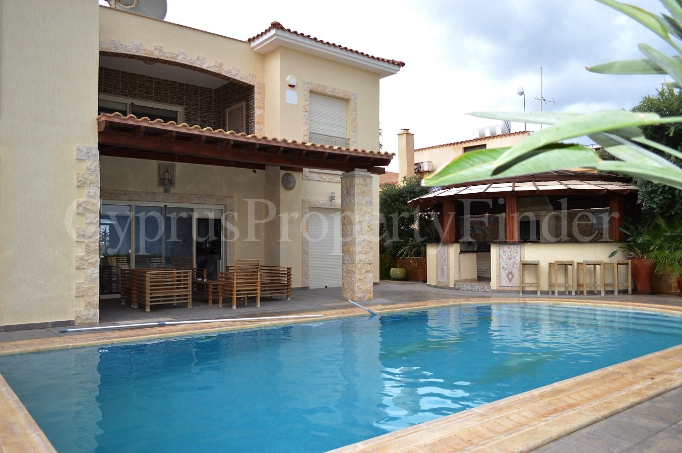 Seven Bedroom Beachfront Superb Villa in Coral Bay