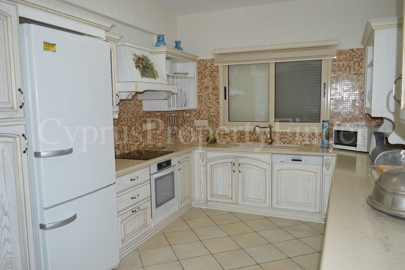 Seven Bedroom Beachfront Superb Villa in Coral Bay