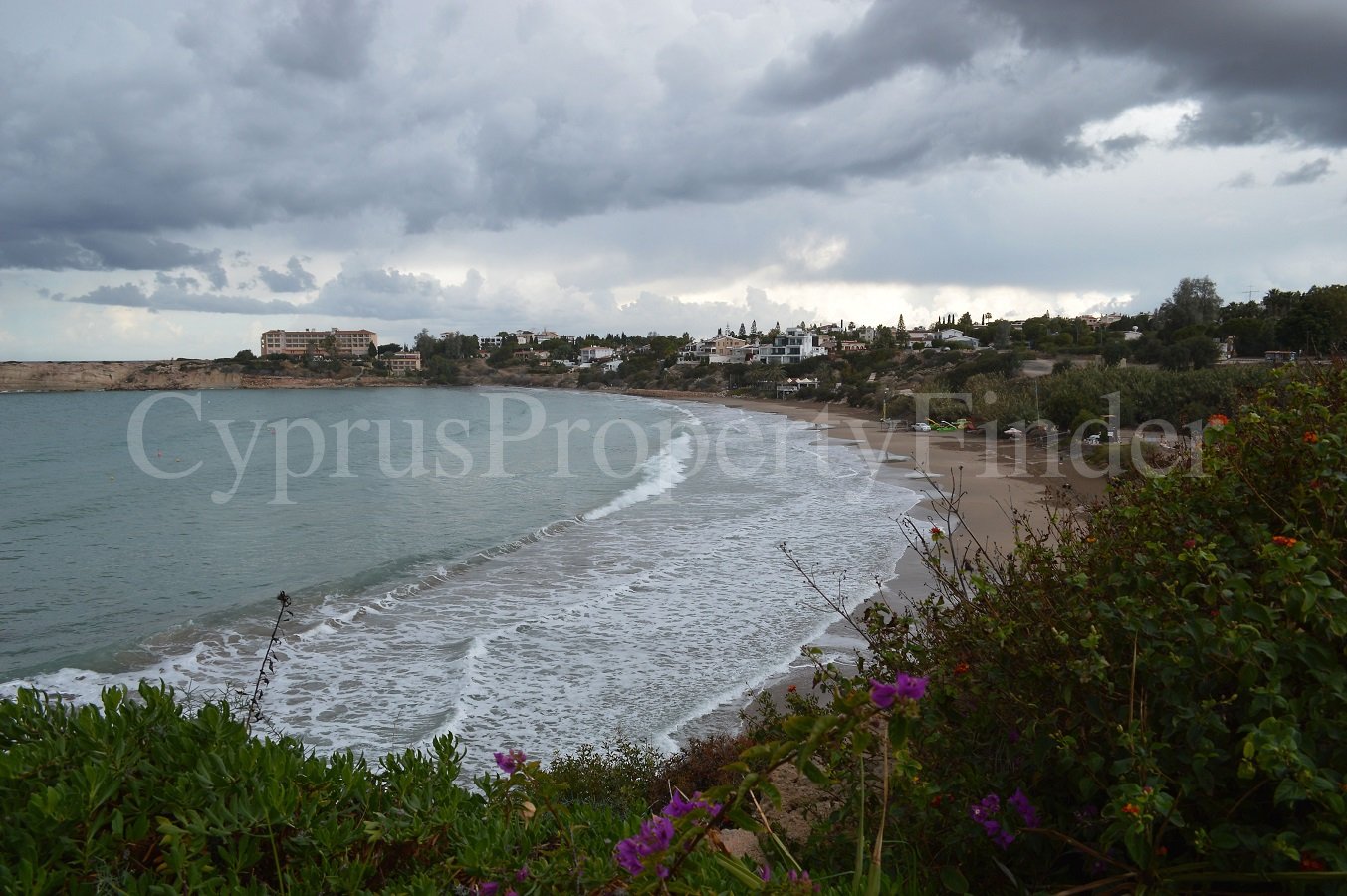 Seven Bedroom Beachfront Superb Villa in Coral Bay