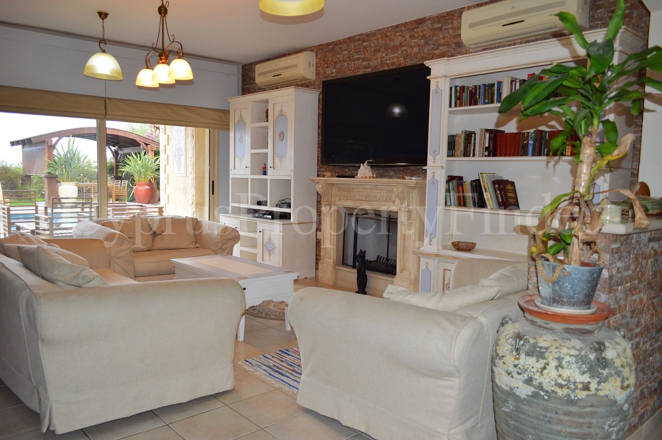 Seven Bedroom Beachfront Superb Villa in Coral Bay