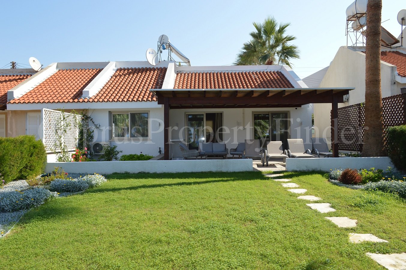 15-1774 (5) Fantastic Two Bedroom Front Line Bungalow In Kissonerga