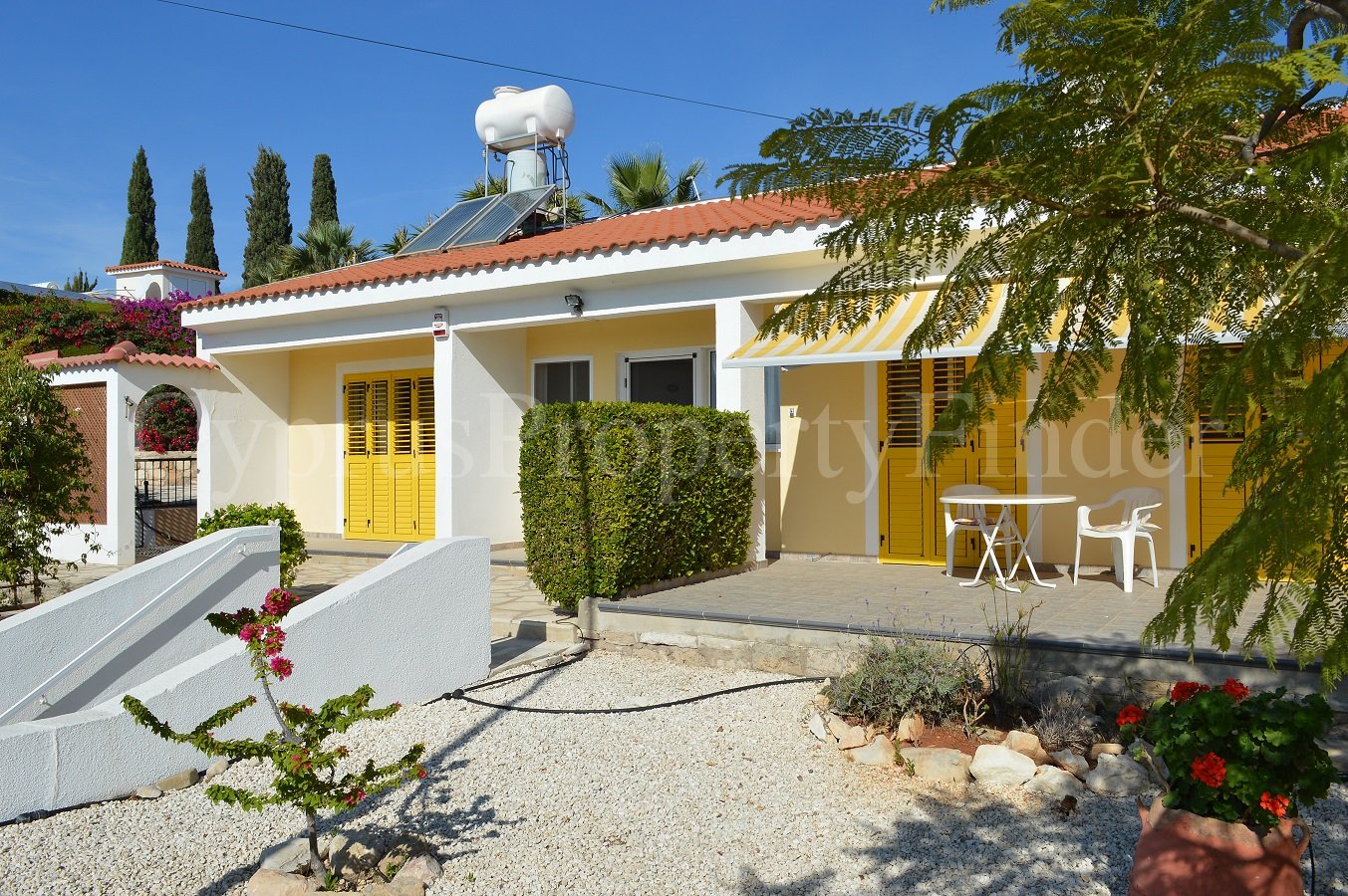 Lovely Three Bedroom Bungalow In Coral Bay