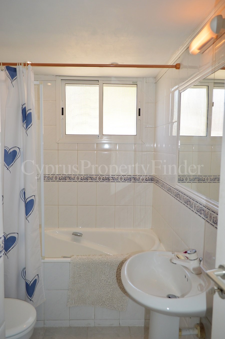 Lovely Three Bedroom Bungalow In Coral Bay