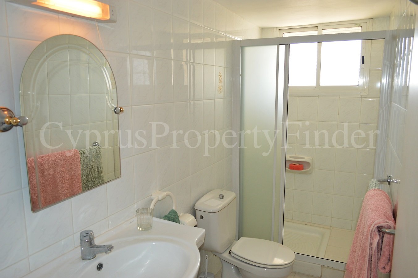 Lovely Three Bedroom Bungalow In Coral Bay