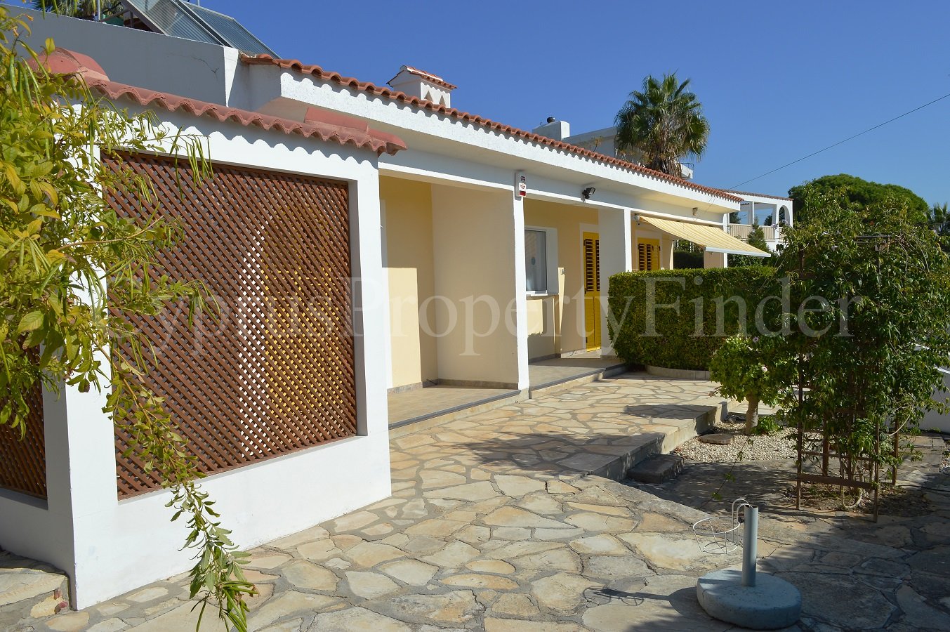 Lovely Three Bedroom Bungalow In Coral Bay