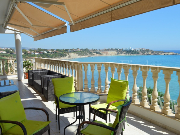 Seven Bedroom Beach Front Villa In Coral Bay