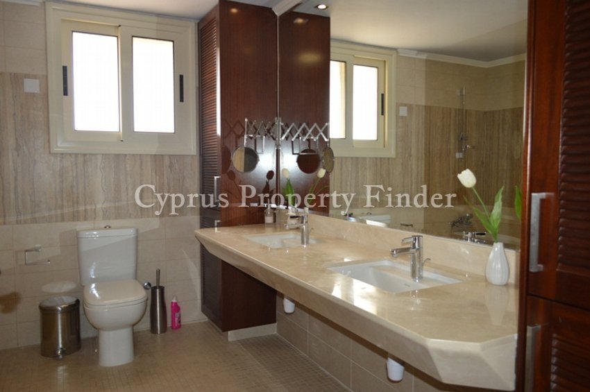Eight Bedroom Luxury Villa With Excellent Sea Views