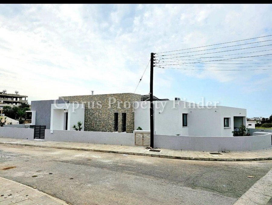 Four Bedroom Superb Bungalow In Emba