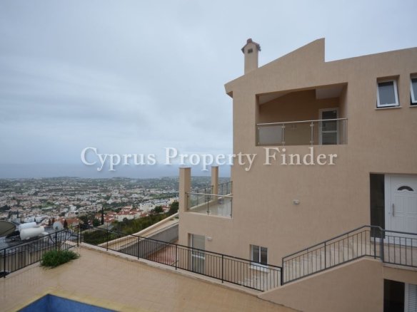 Excellent Six Bedroom Villa In Peyia Village