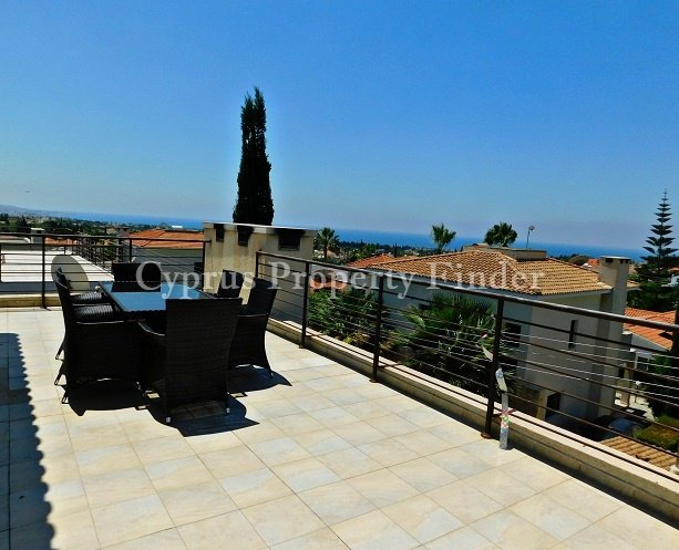 Three Bedroom Villa In Peyia Village