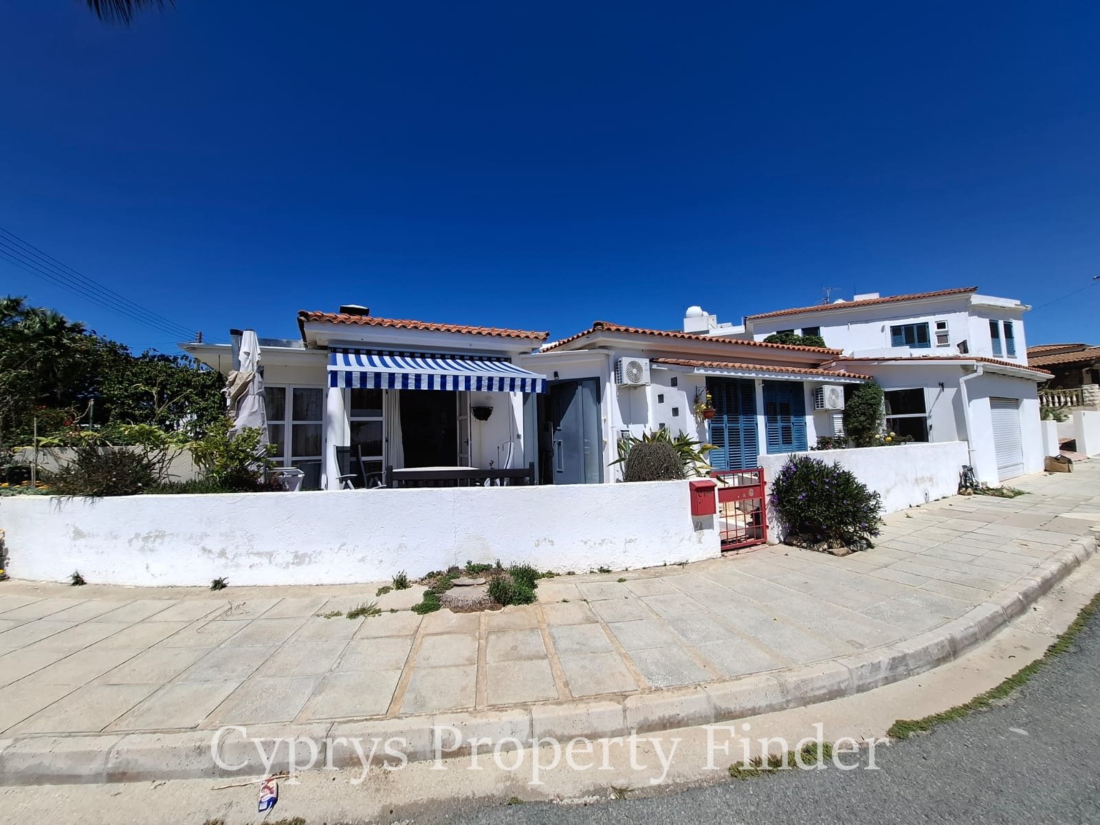 Lovely Bungalow With Superb Sea Views