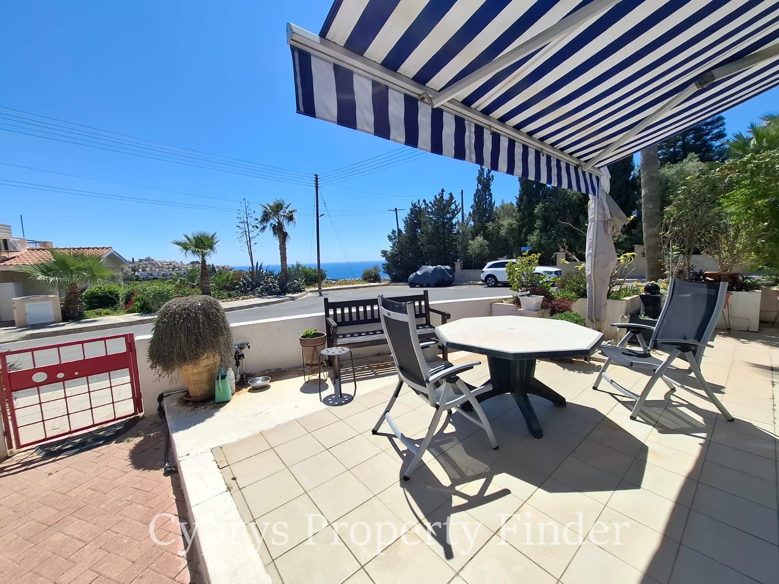 15-2221 (9) Lovely Bungalow With Superb Sea Views