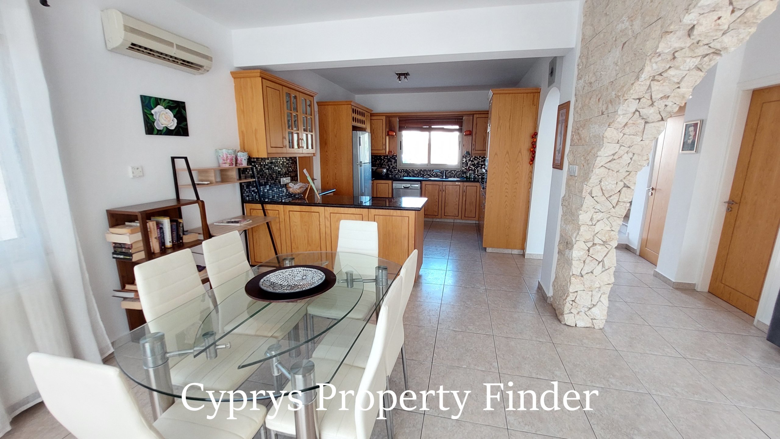 Amazing Villa In Renowned Area