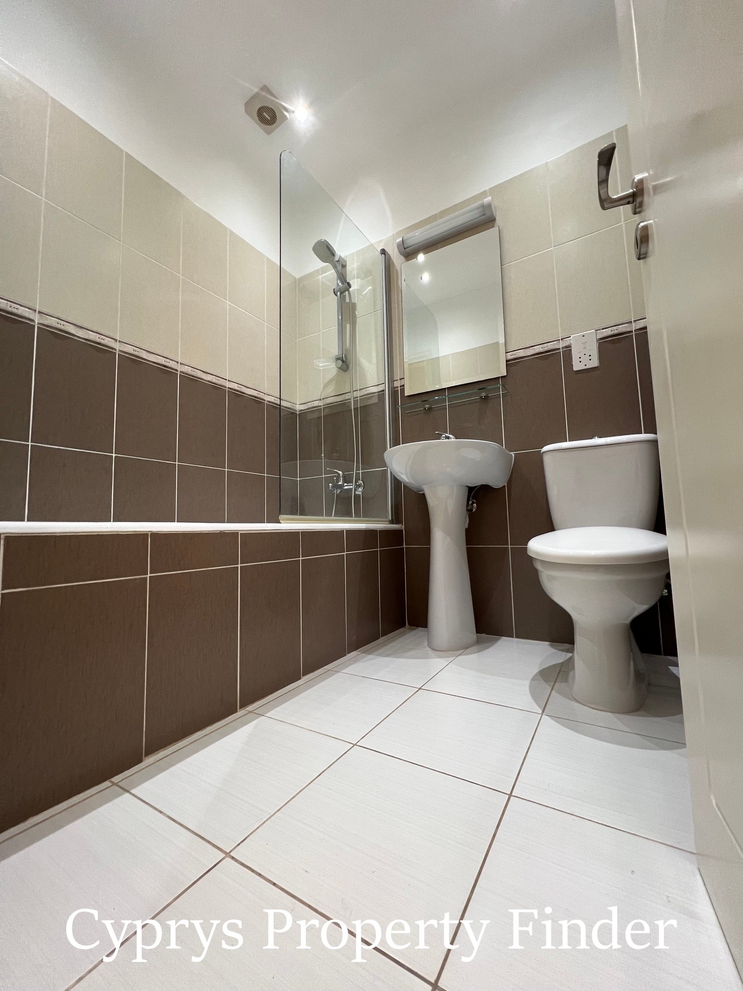 Lovely Townhouse Close To Amenities