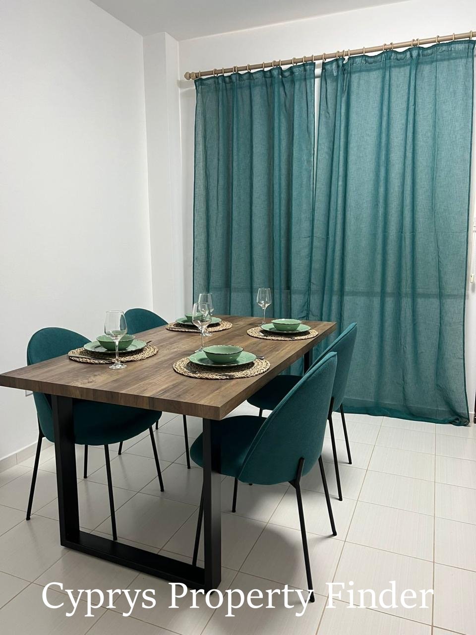 Lovely Townhouse Close To Amenities