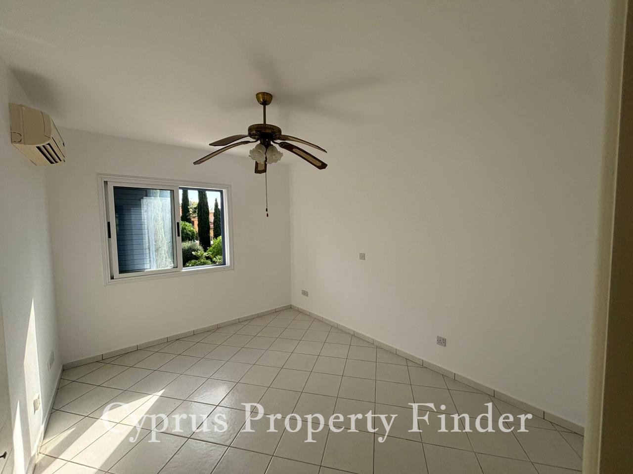 Lovely Townhouse In Great Location