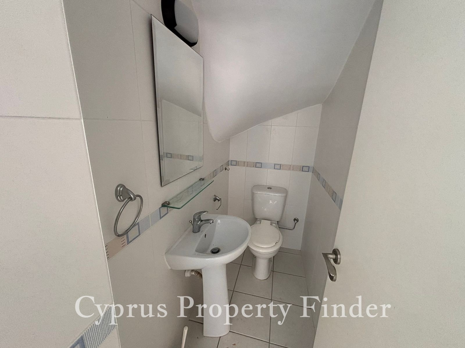 Lovely Townhouse In Great Location