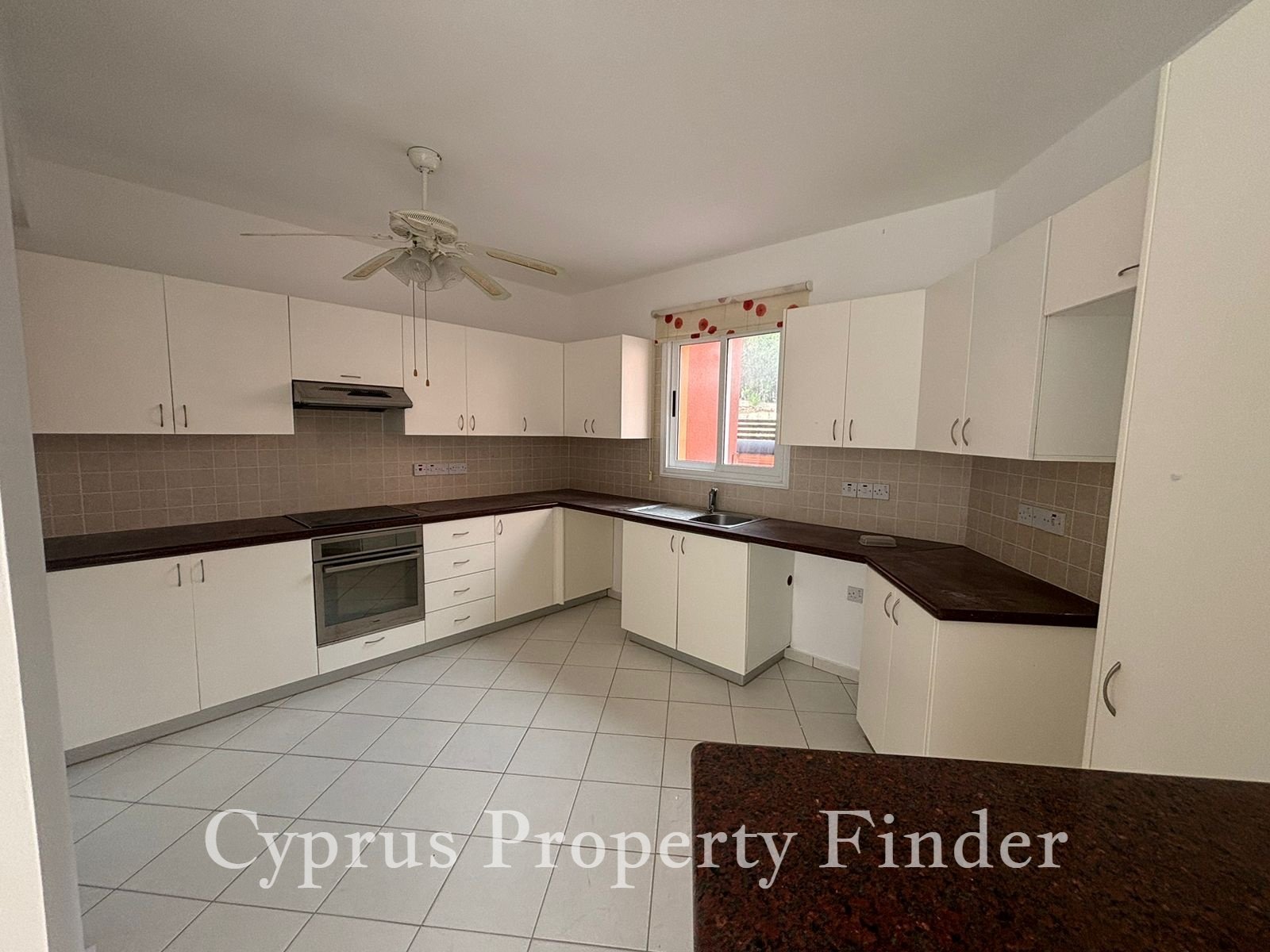 Lovely Townhouse In Great Location