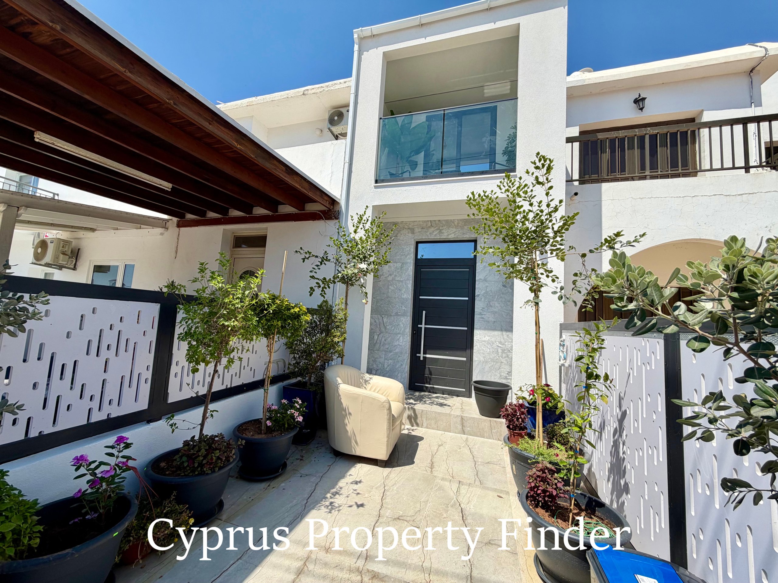 Superb Townhouse In Central Area