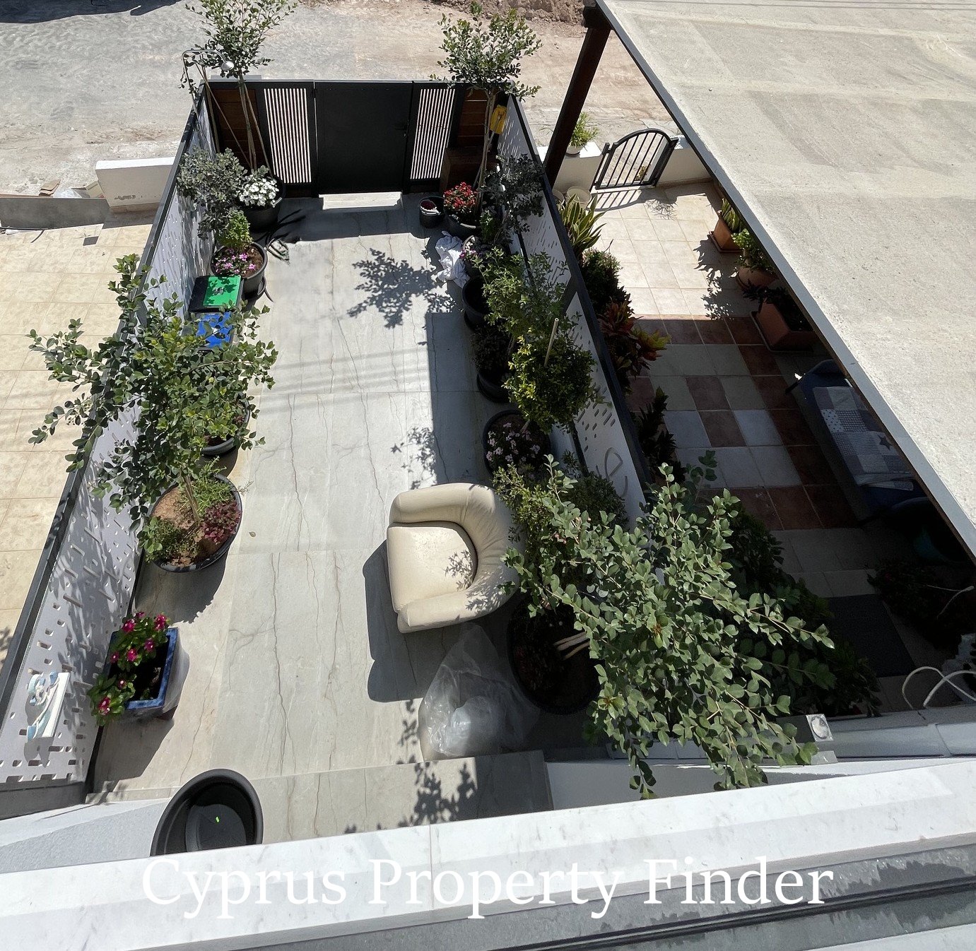 Superb Townhouse In Central Area